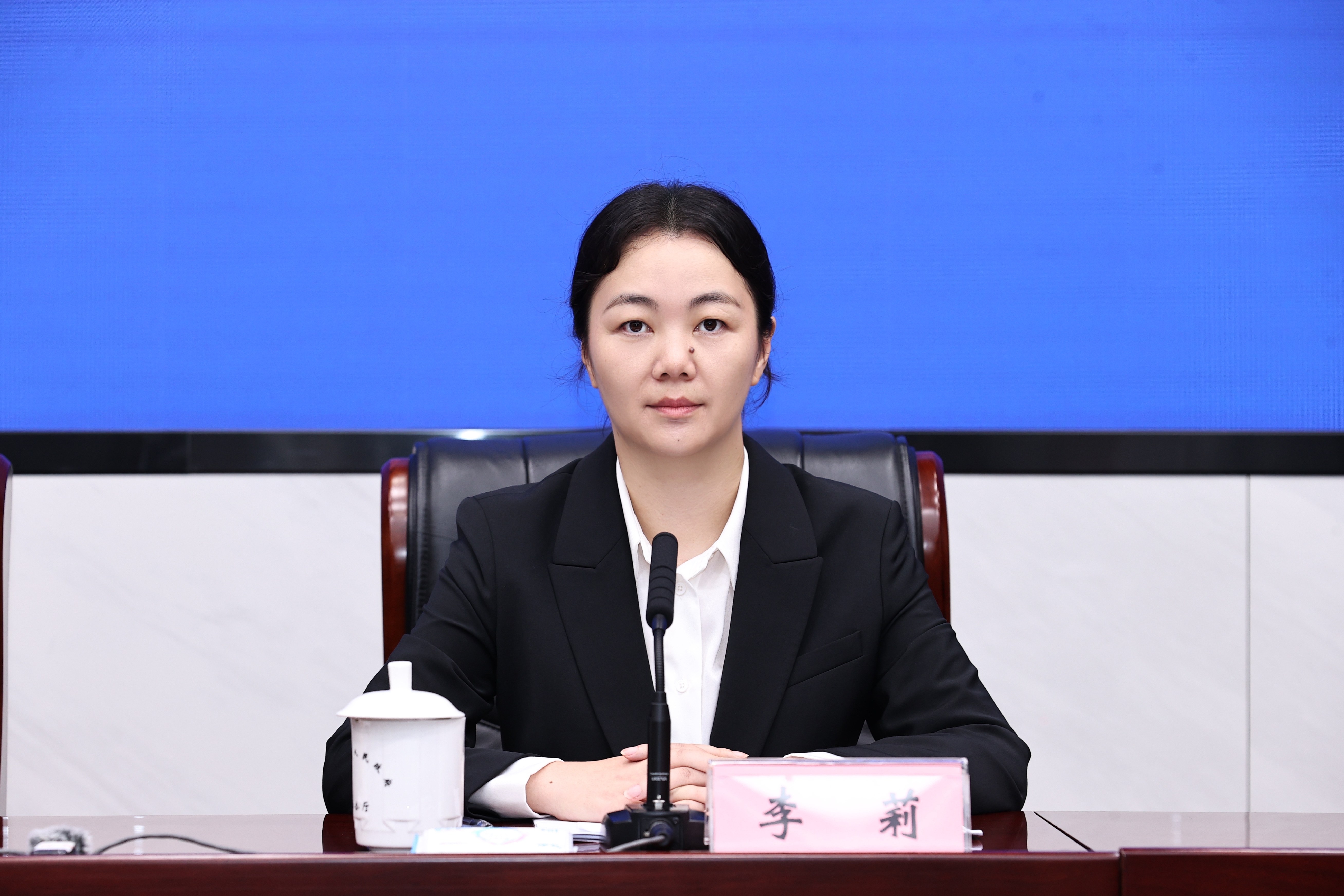 李莉.jpg