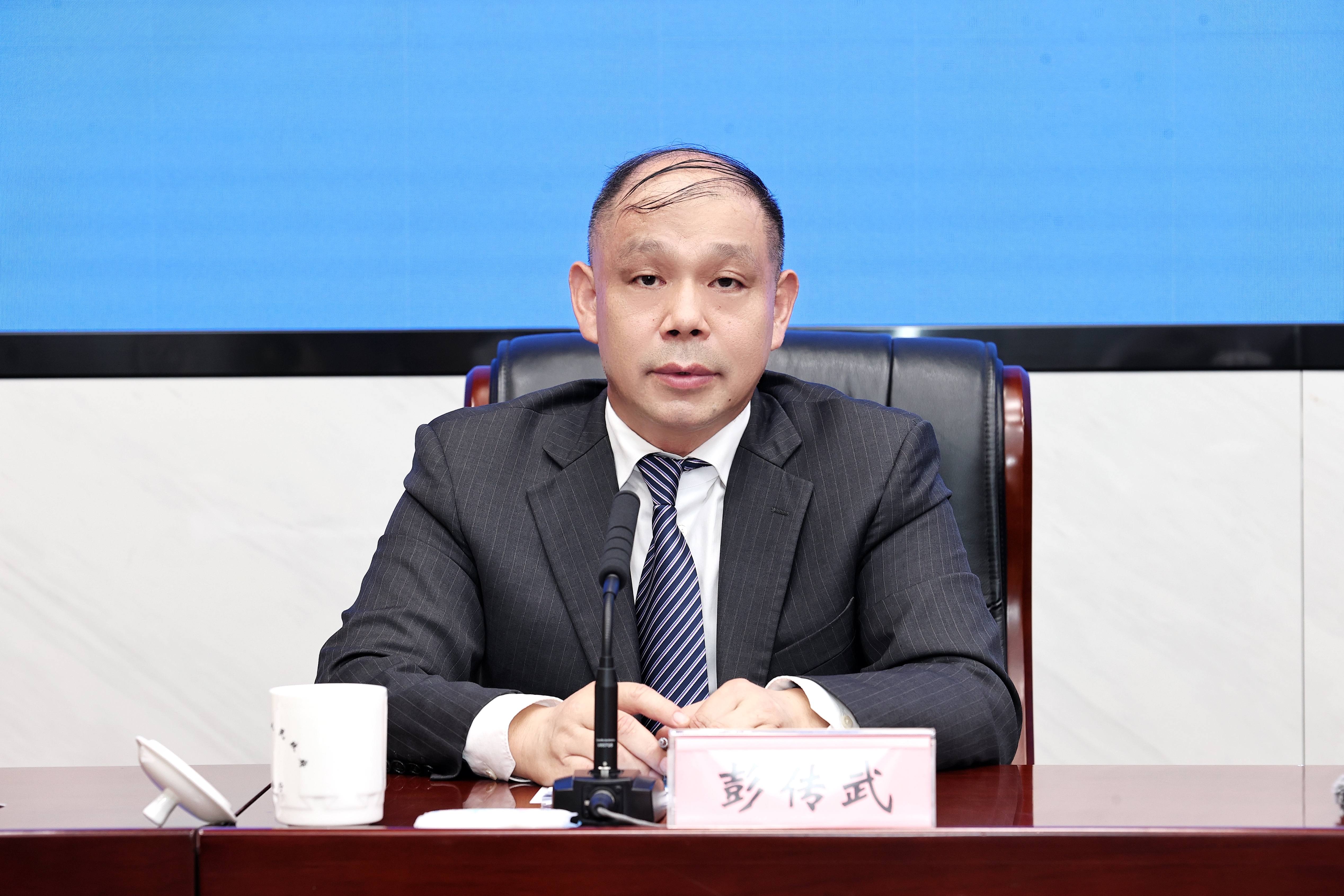 彭传武.jpg 彭传武.jpg