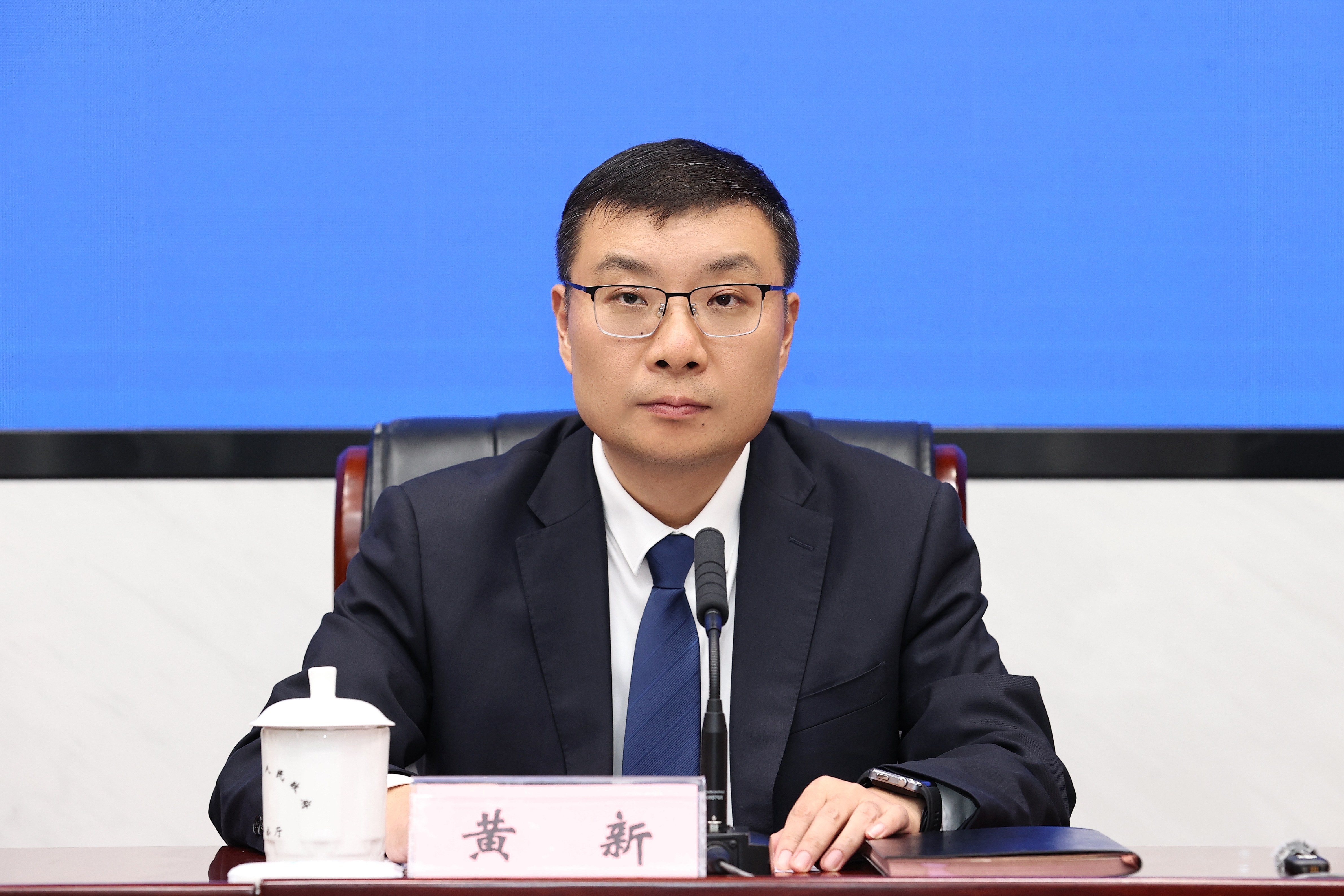 黄新.jpg
