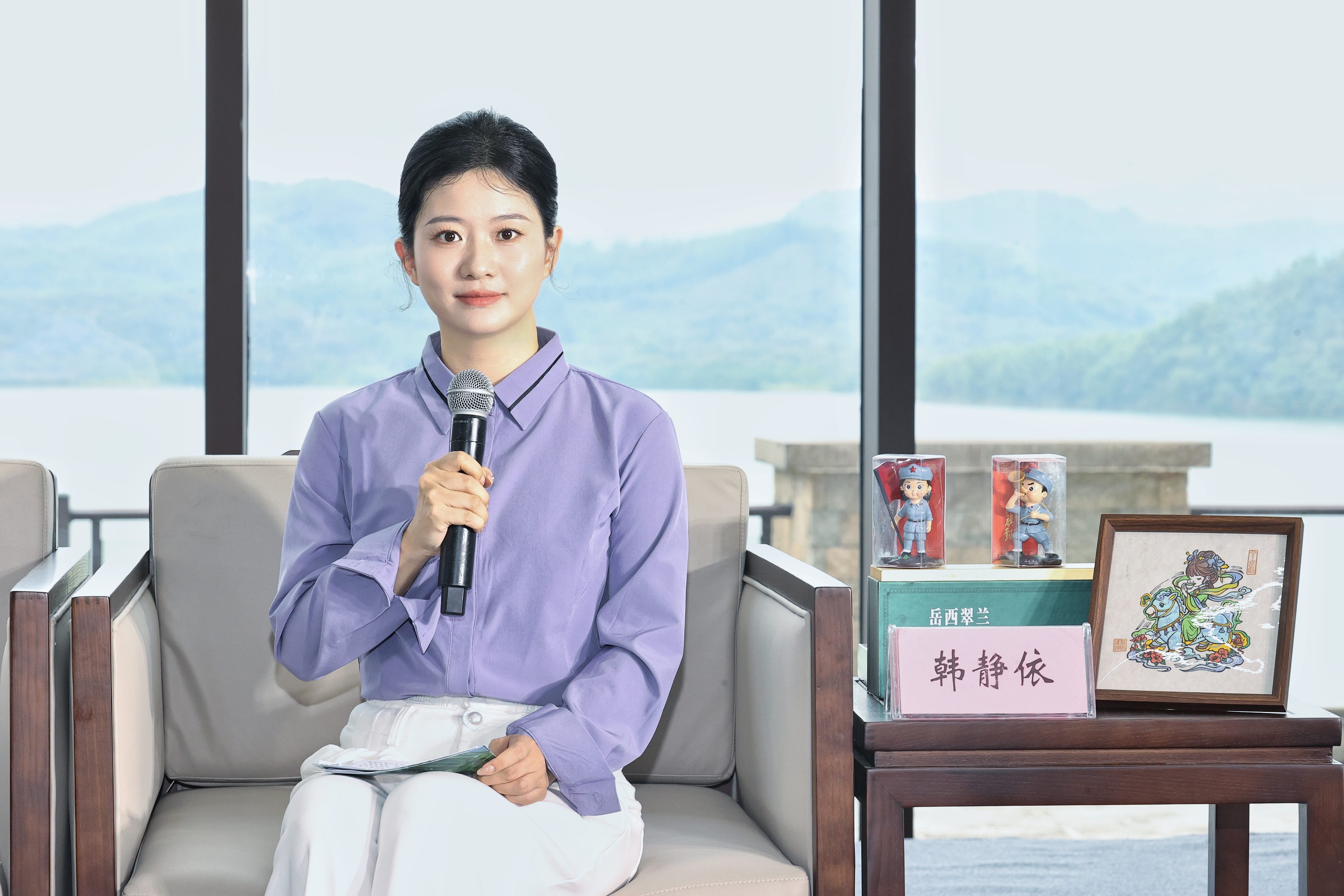 韩静依.jpg