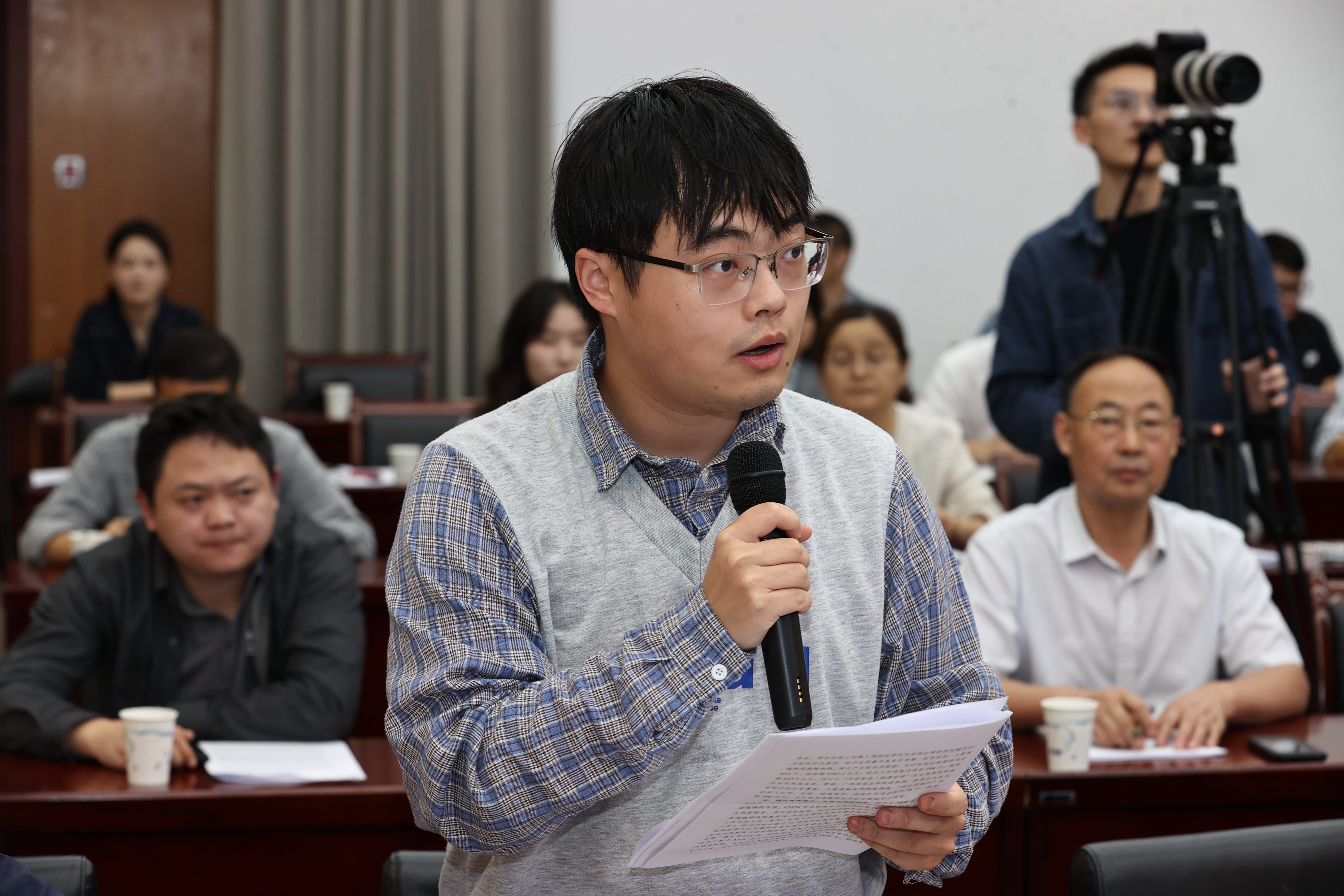 人民网记者.jpg