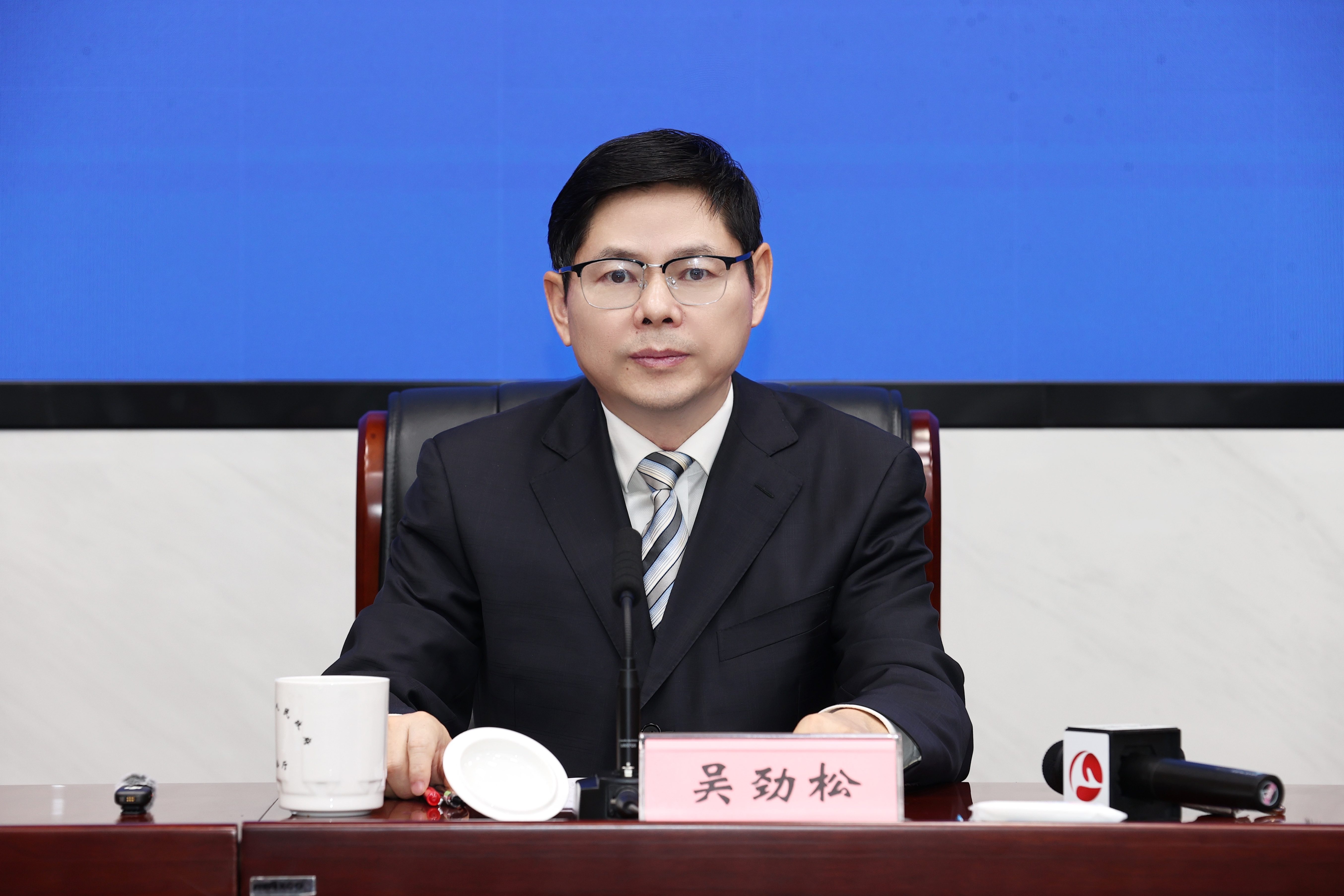 吴劲松.jpg