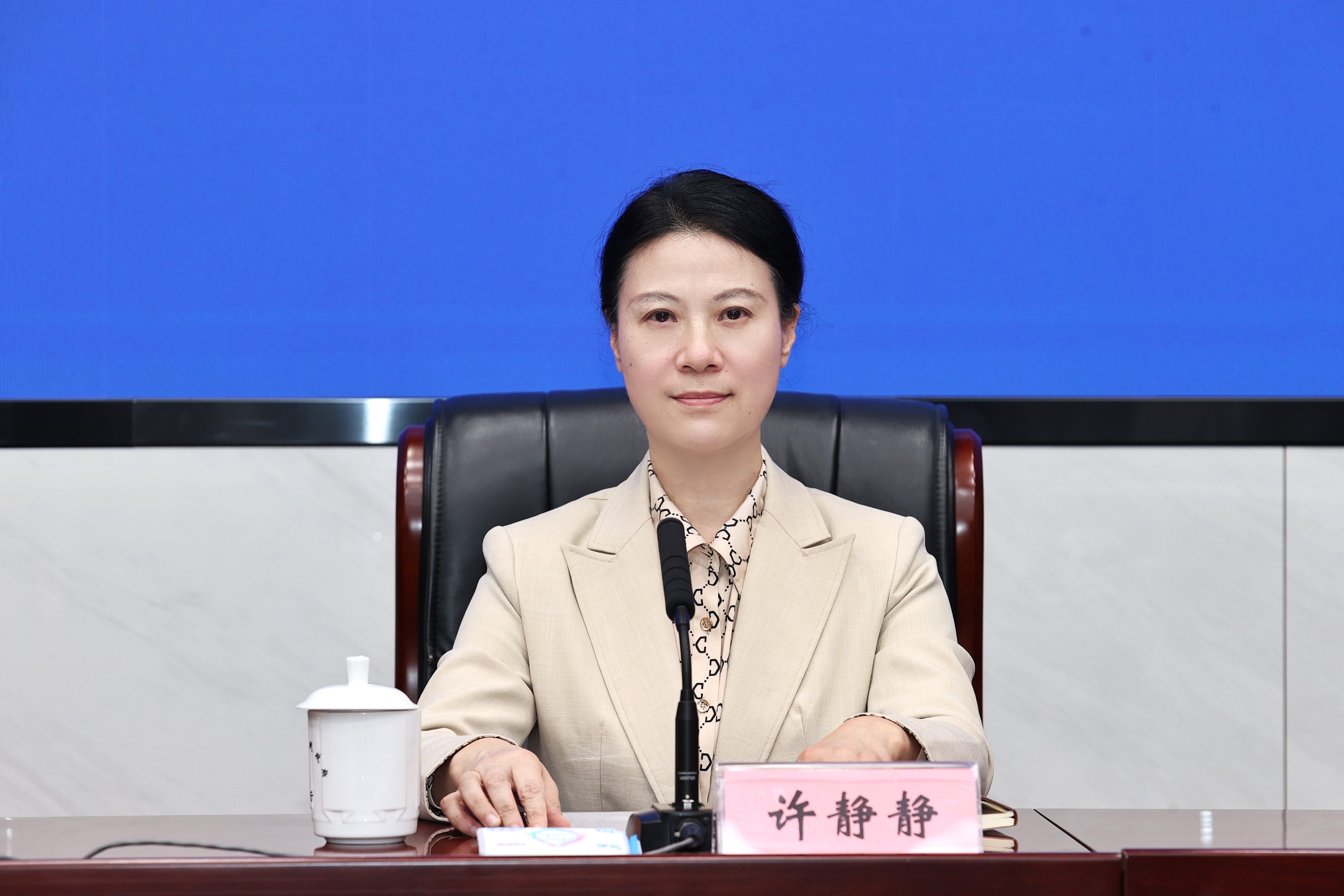 许静静.jpg