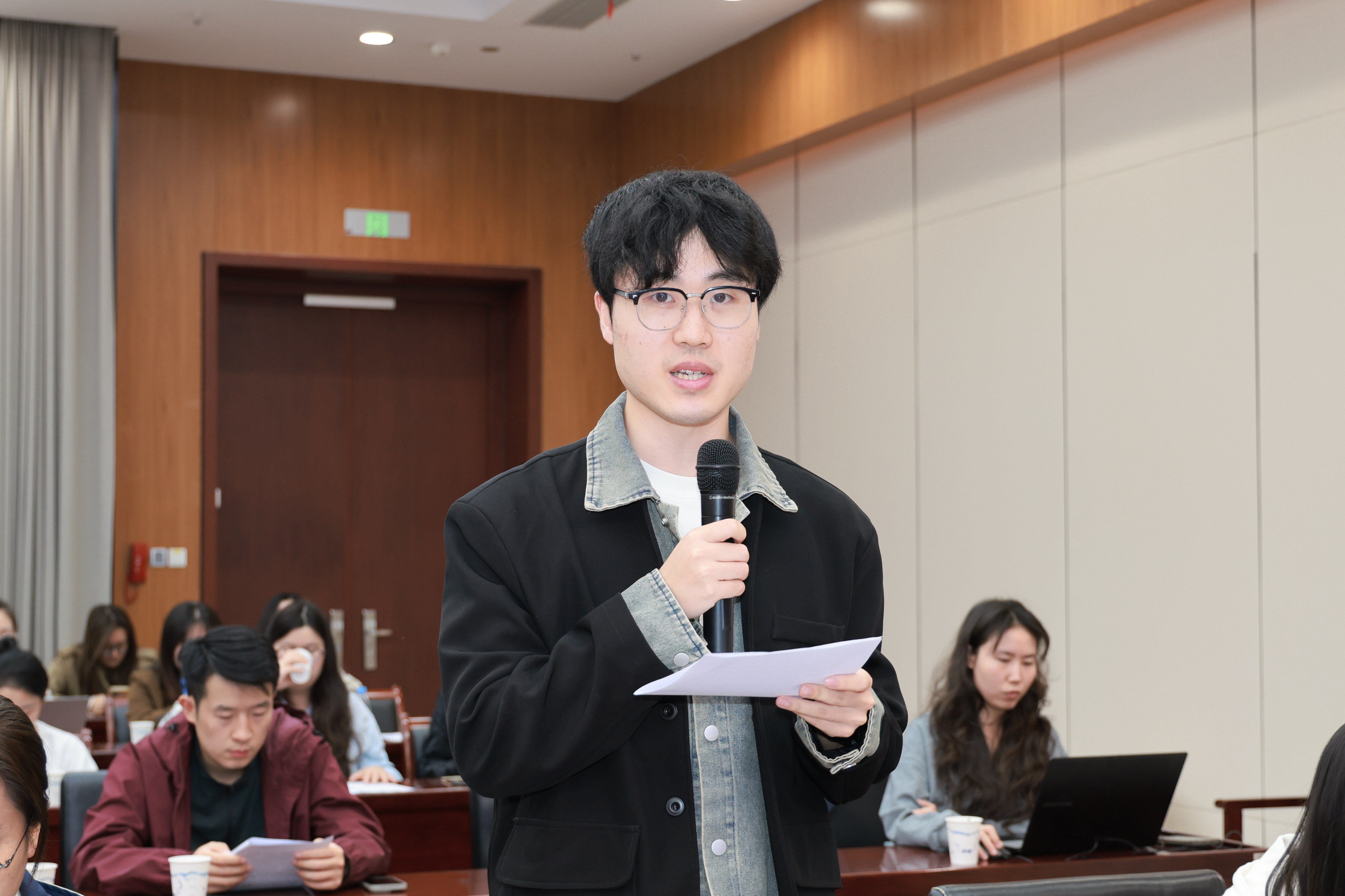 大公报香港文汇报记者.jpg
